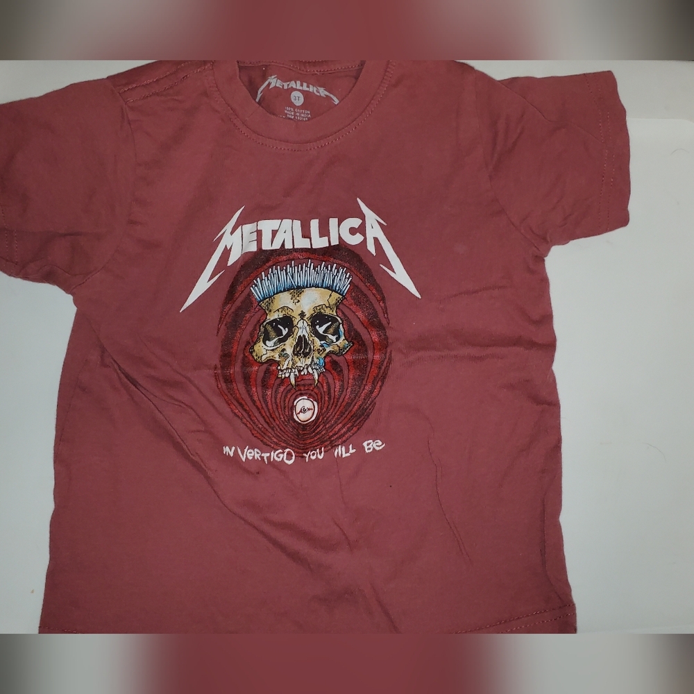 Metallica In Vertigo Youll Be Kids Graphic T-Shirt in Red Size 3T